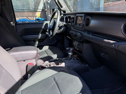 Used 2021 Jeep Gladiator Sport image 9