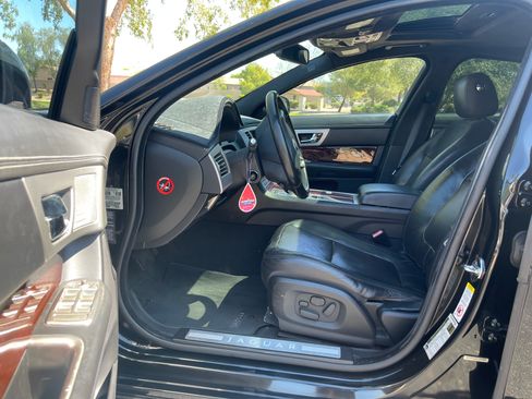 Used 2011 Jaguar XF Supercharged image 8