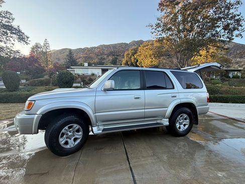 Used 2001 Toyota 4Runner SR5 RWD image 1