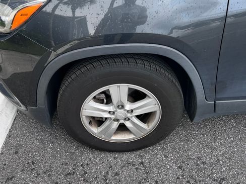 Used 2019 Chevrolet Trax LS FWD image 15
