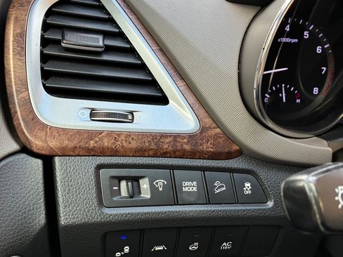 Used 2017 Hyundai Santa Fe Limited image 9