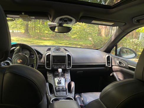 Used 2013 Porsche Cayenne S AWD/4WD image 9