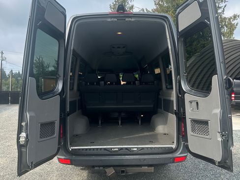 Used 2016 Mercedes-Benz Sprinter 2500 image 10