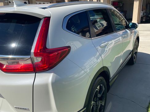 Used 2018 Honda CR-V Touring image 4