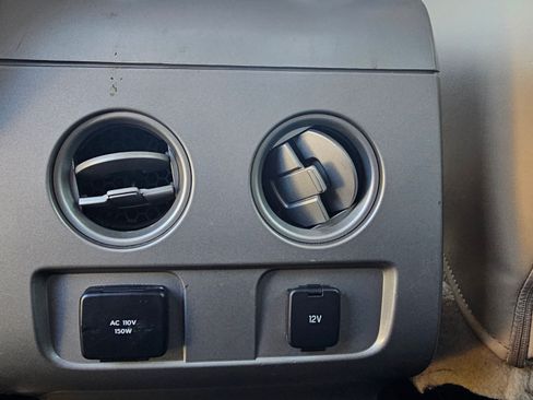 Used 2011 Ford F150 Lariat w/ Lariat Chrome Pkg image 13