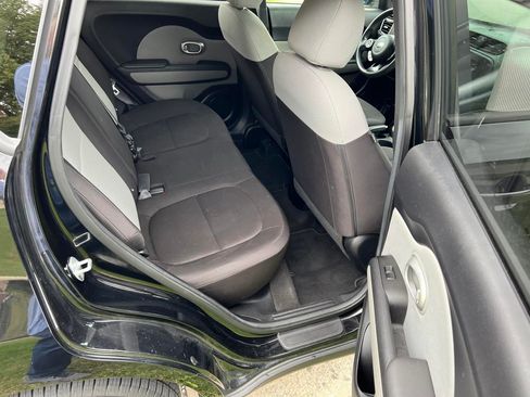 Used 2016 Kia Soul image 23