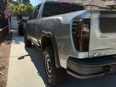 Used 2025 GMC Sierra 2500 AT4X w/ AT4X AEV Edition image 4