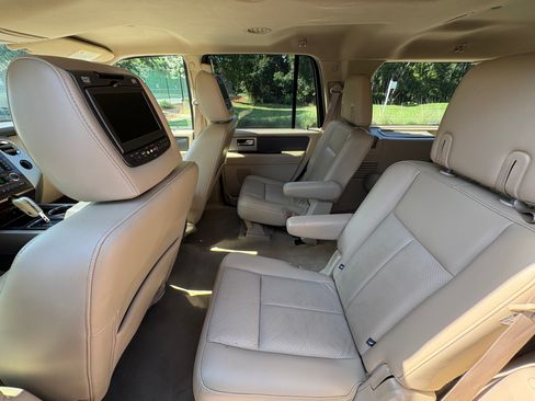 Used 2014 Ford Expedition XLT w/ Equipment Group 202A RWD image 12