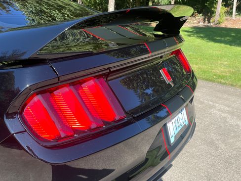 Used 2017 Ford Mustang Shelby GT350R w/ GT350R Equipment Group 920A image 8