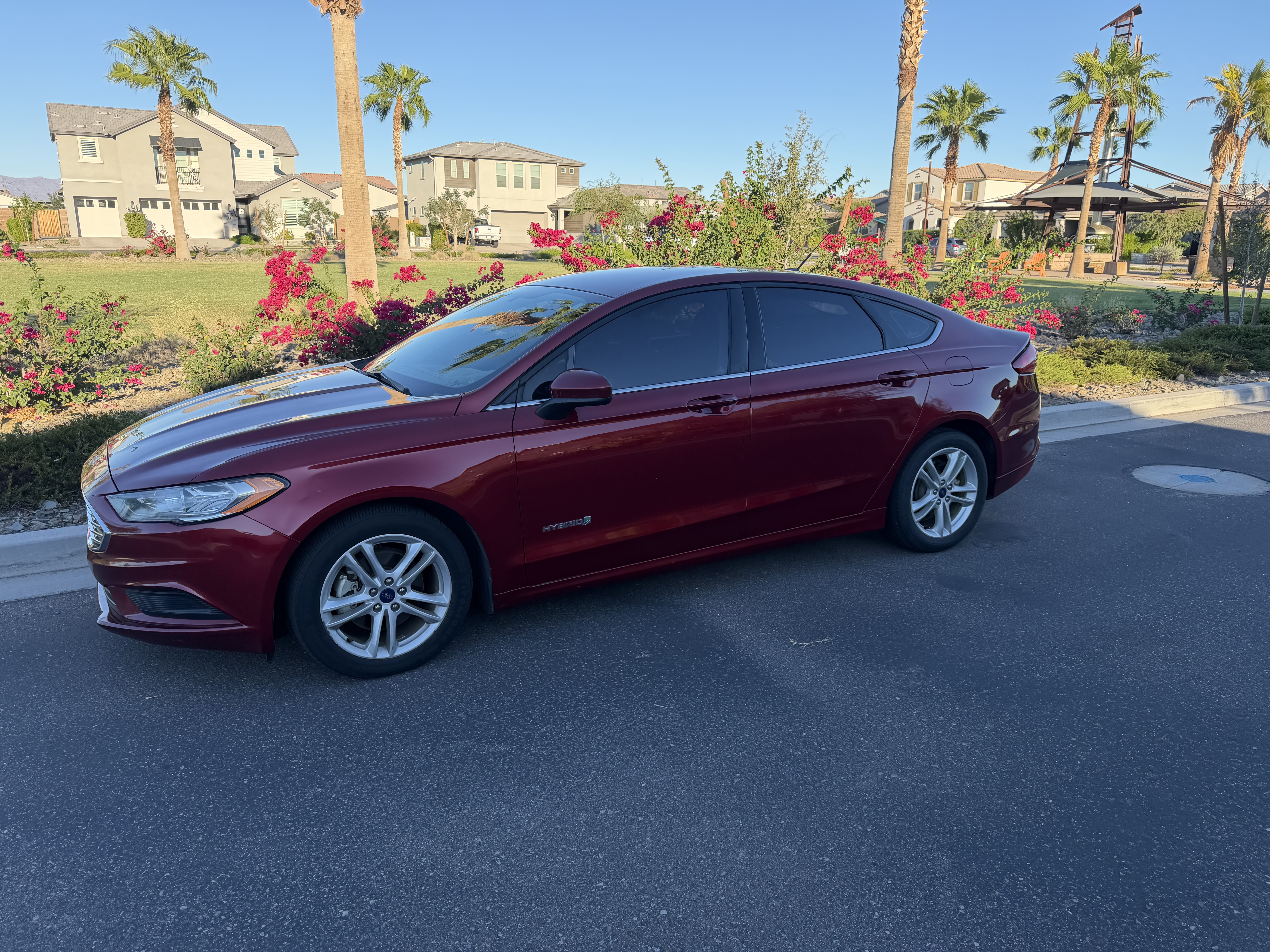 Used 2018 Ford Fusion SE FWD image 2