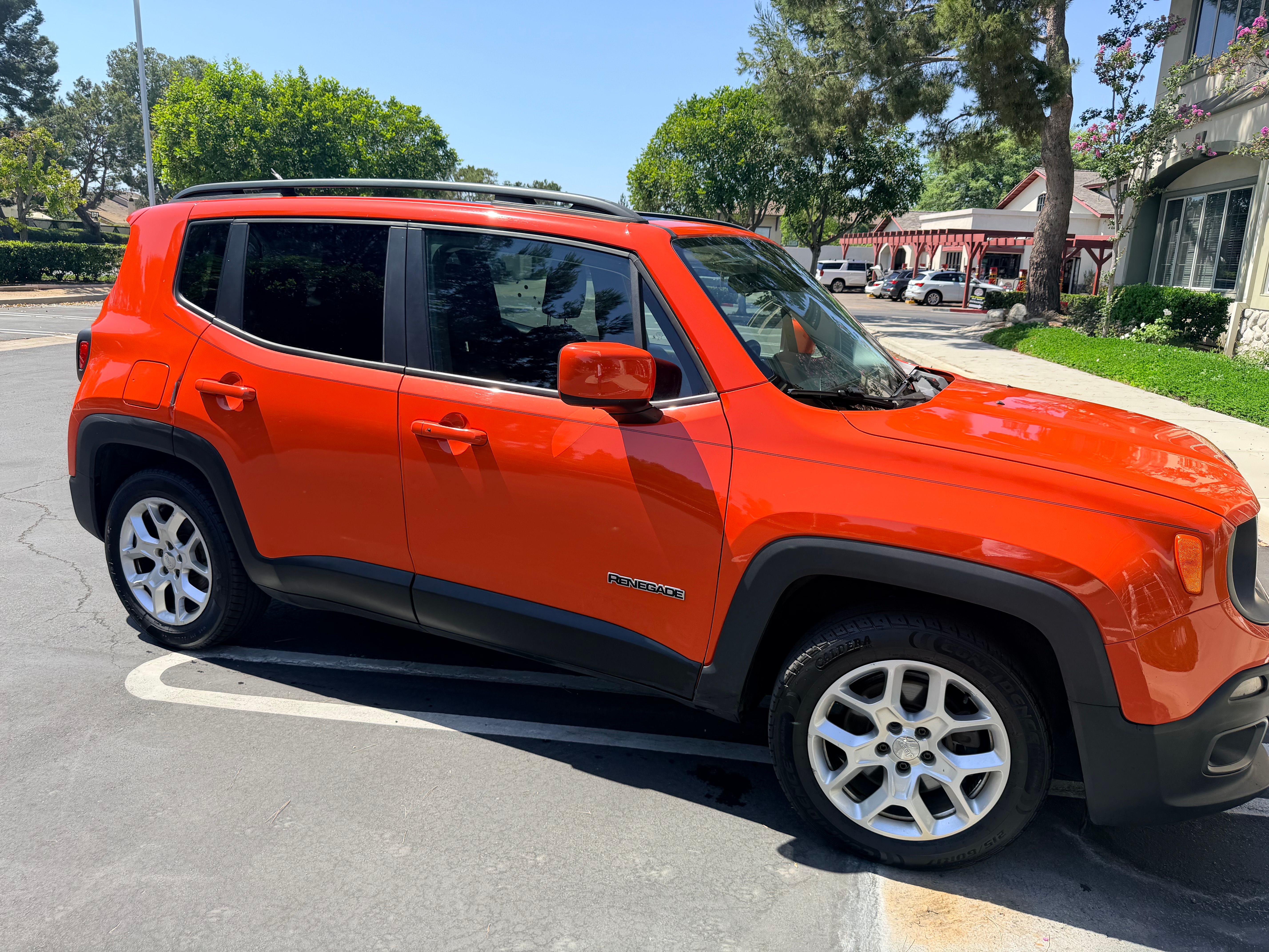 Used 2015 Jeep Renegade Latitude w/ Popular Equipment Group FWD image 4