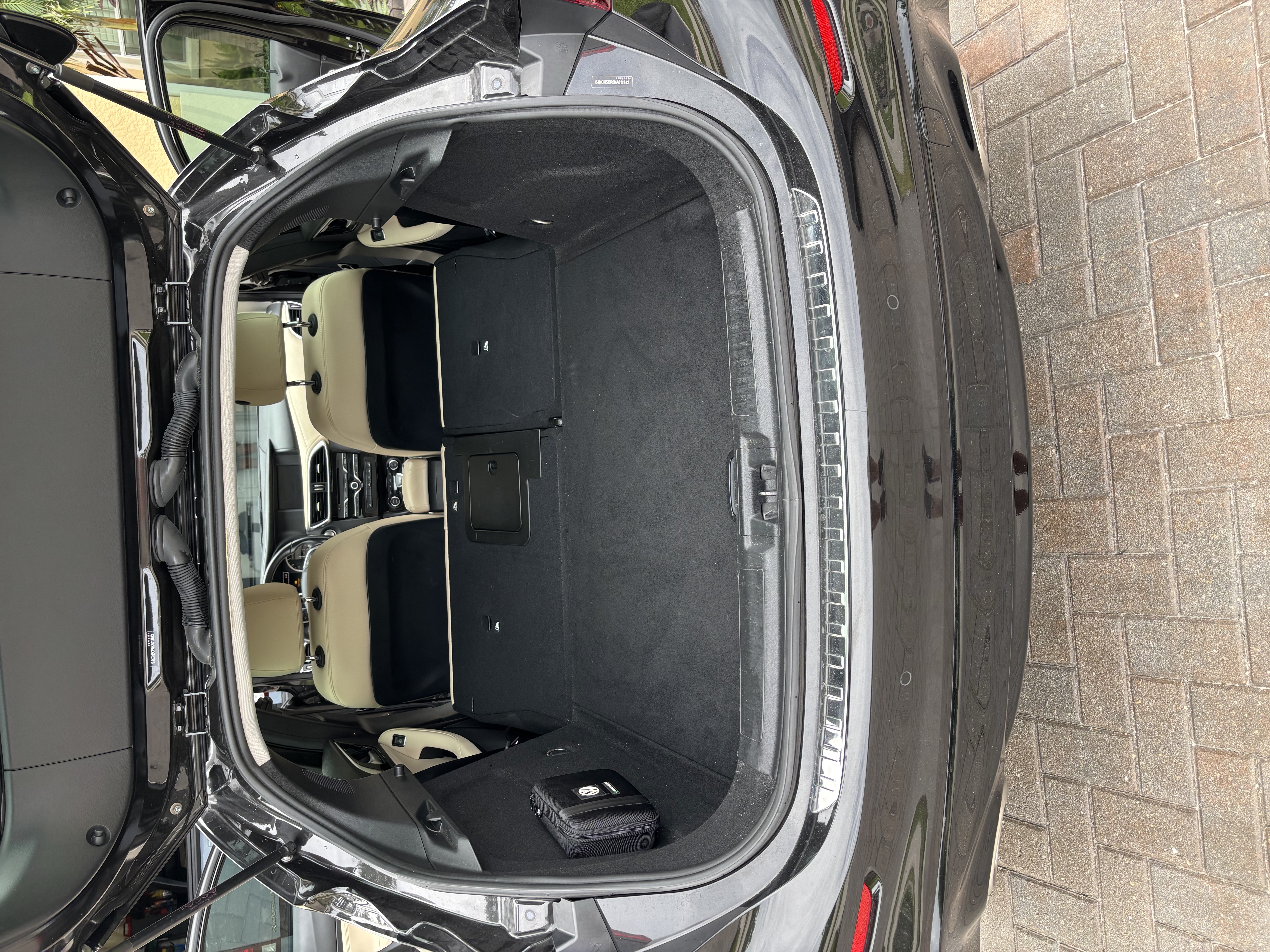 Used 2019 INFINITI QX30 w/ Navigation Package FWD image 11