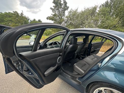 Used 2009 Pontiac G8 GT w/ Premium Package image 17