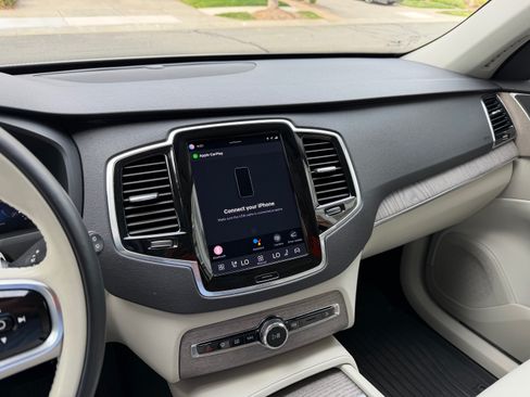 Used 2023 Volvo XC90 B6 Plus w/ Protection Package Premier image 16