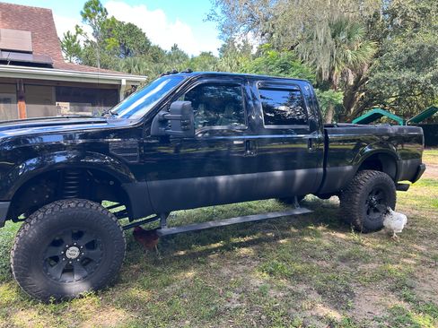 Used 2010 Ford F350 Lariat image 1