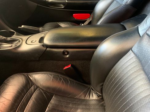 Used 2001 Chevrolet Corvette Coupe w/ Preferred Equipment Group2 image 16