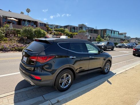 Used 2017 Hyundai Santa Fe Sport FWD image 4
