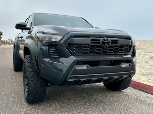 Used 2025 Toyota Tacoma TRD Off-Road w/ TRD Off Road Premium Package image 9