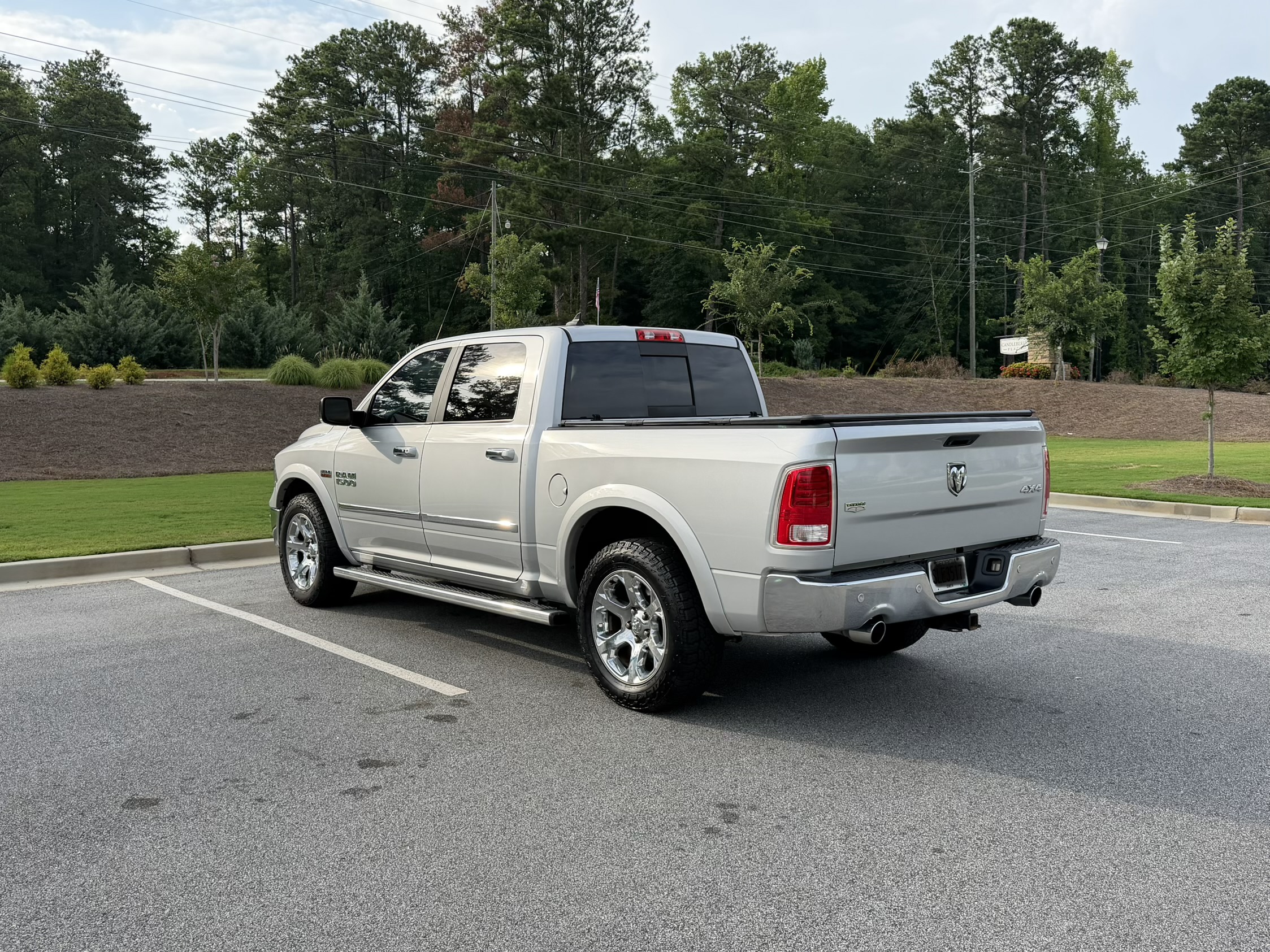 Used 2016 RAM 1500 Laramie w/ Convenience Group AWD/4WD image 9
