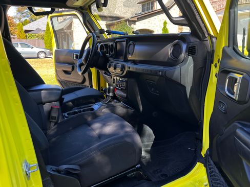 Used 2022 Jeep Wrangler Unlimited Sport w/ Xtreme Recon 35" Tire Package AWD/4WD image 17