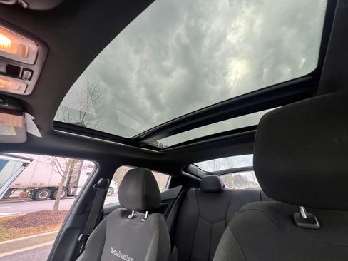 Used 2017 Hyundai Veloster Value Edition image 14