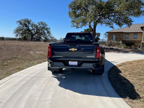 Used 2022 Chevrolet Silverado 3500 High Country w/ Technology Package image 13