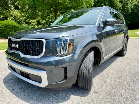 Used 2024 Kia Telluride EX w/ EX Captain's Chair Package AWD/4WD image 6