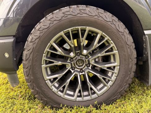 Used 2021 Ford F150 Lariat w/ Equipment Group 502A High image 6