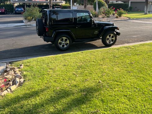 Used 2016 Jeep Wrangler Sahara w/ Dual Top Group AWD/4WD image 4
