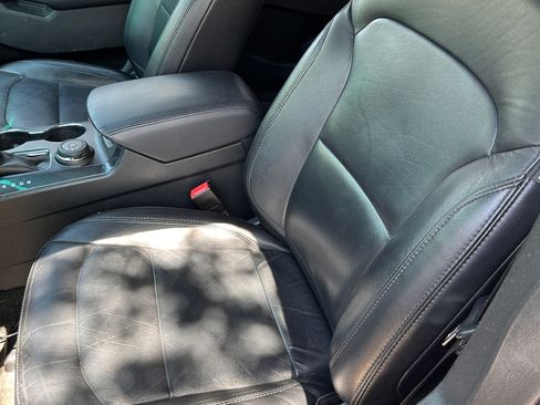 Used 2016 Ford Explorer XLT w/ Equipment Group 202A AWD/4WD image 25