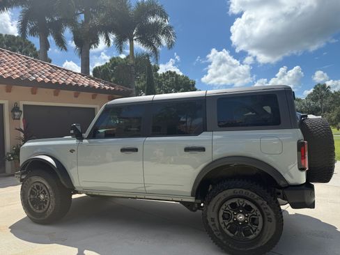 Used 2022 Ford Bronco Wildtrak image 4