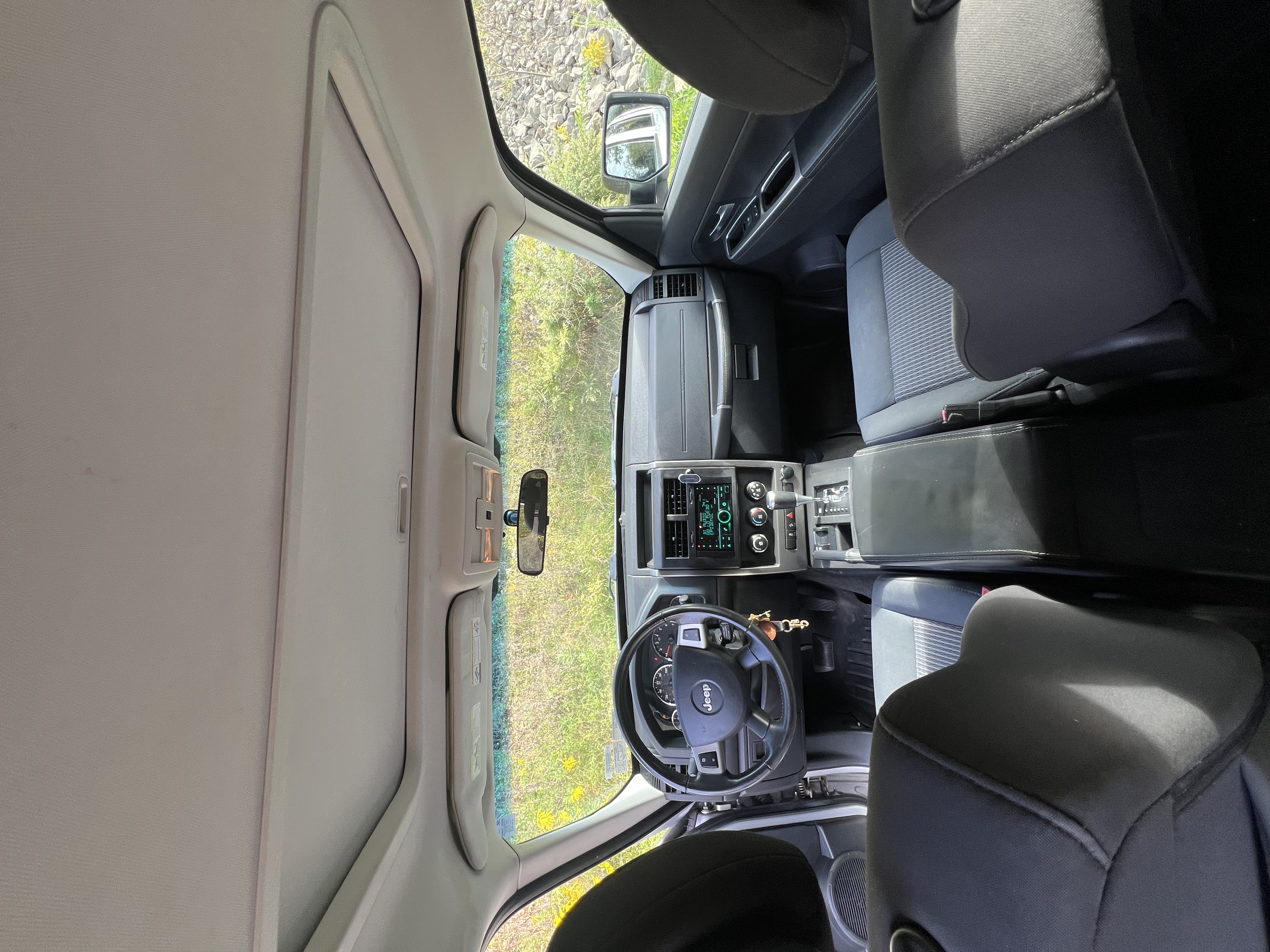 Used 2010 Jeep Liberty Renegade AWD/4WD image 13