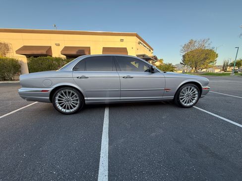 Used 2004 Jaguar XJ8 image 2