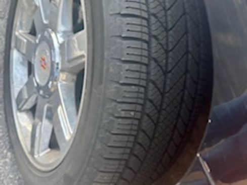 Used 2010 Cadillac Escalade Luxury image 19