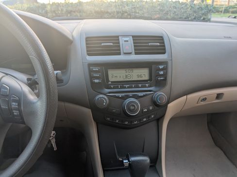 Used 2005 Honda Accord LX image 12