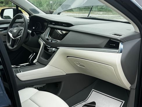 Used 2025 Cadillac XT5 Premium Luxury w/ Technology Package FWD image 17