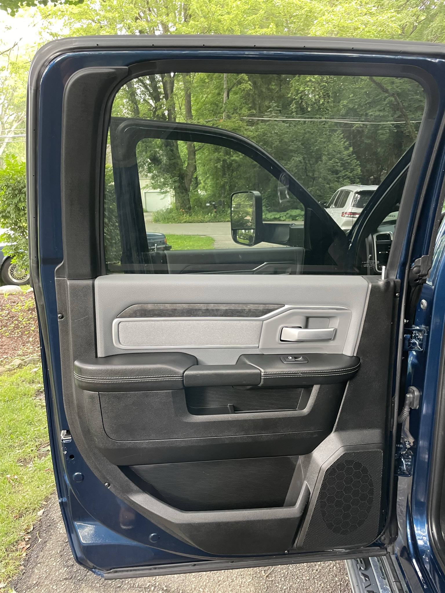 Used 2021 RAM 3500 Big Horn w/ Level B Equipment Group AWD/4WD image 13
