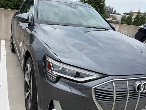Used 2019 Audi e-tron Prestige w/ Prestige Package AWD/4WD image 1