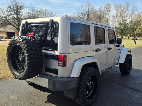 Used 2011 Jeep Wrangler Unlimited Sahara w/ Dual Top Group image 4