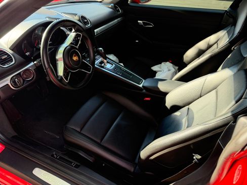 Used 2018 Porsche 718 Cayman RWD image 10