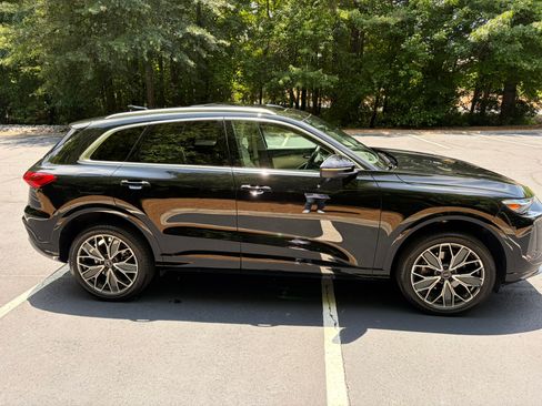 Used 2025 Audi Q5 Premium Plus w/ Premium Plus AWD/4WD image 1