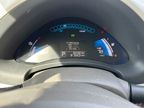 Used 2012 Nissan Leaf SL w/ Eco Design Pkg image 9