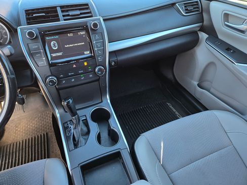 Used 2017 Toyota Camry SE image 12