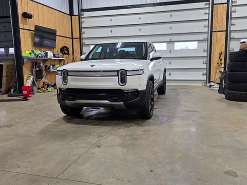 Used 2023 Rivian R1T Adventure image 8