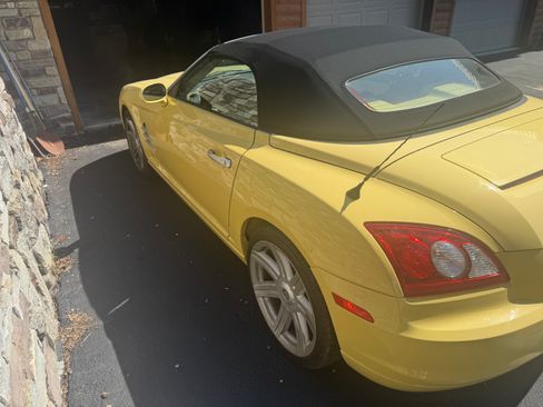 Used 2005 Chrysler Crossfire Limited image 9