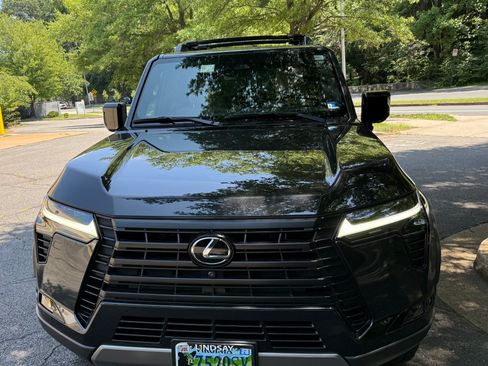 Used 2024 Lexus GX 550 AWD/4WD image 1