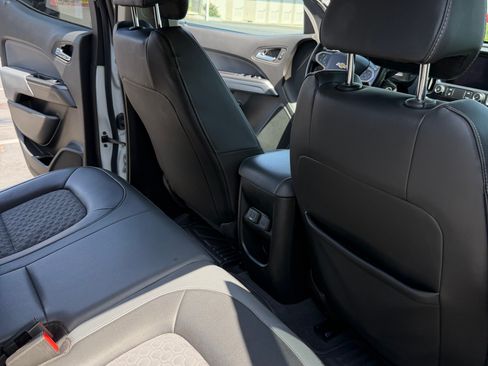 Used 2019 Chevrolet Colorado Z71 AWD/4WD image 6
