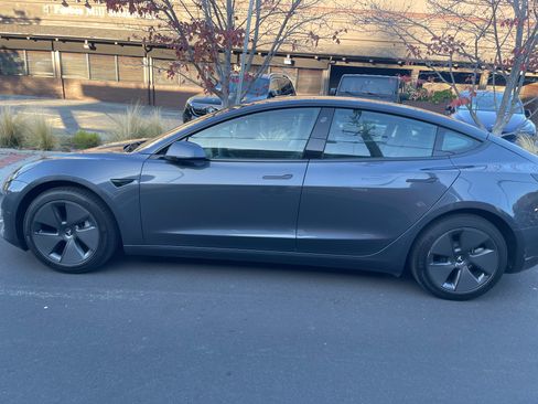 Used 2023 Tesla Model 3 Standard Range image 15