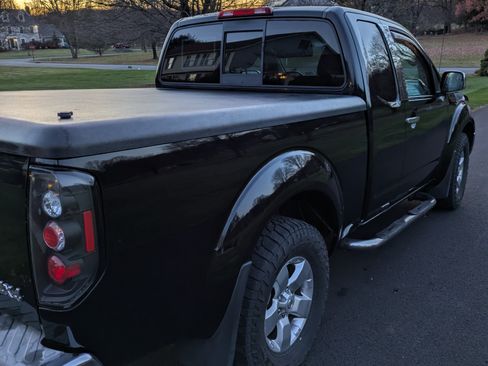 Used 2011 Nissan Frontier SV w/ SV Premium Utility Pkg image 5