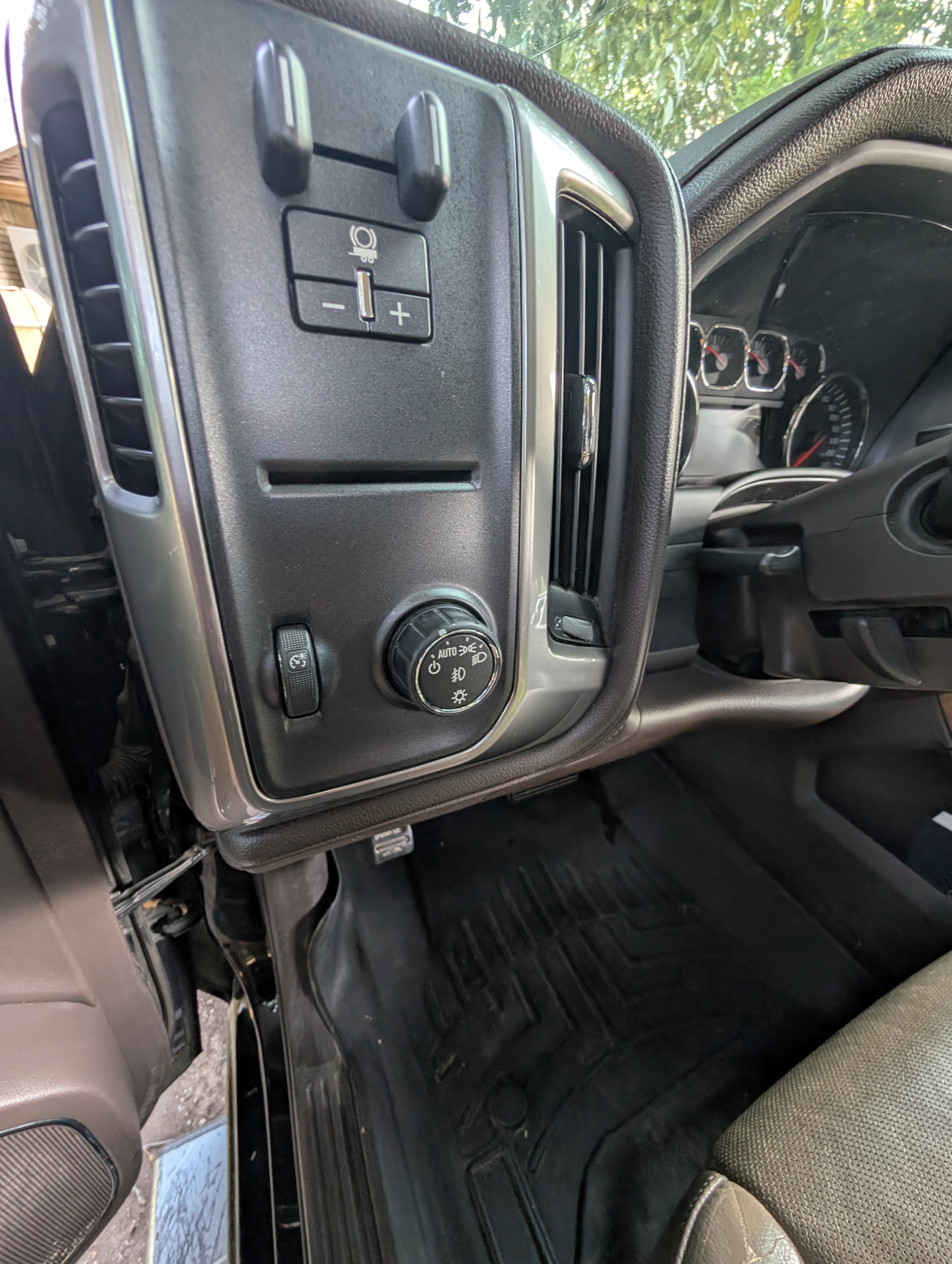 Used 2014 Chevrolet Silverado 1500 LTZ w/ Texas Edition, 1LZ Trim RWD image 5